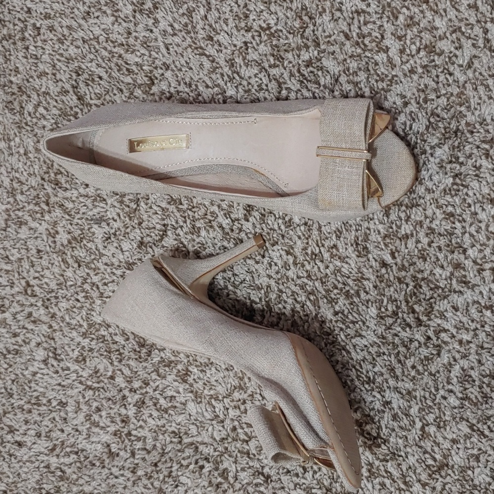 Louise Et Cie Nadia Peep Toe Heels Beige Linen Heels with Gold Bow Size 8